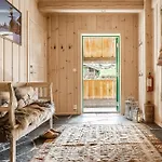 4 Bedroom Stunning In 別荘 ヘムセダール